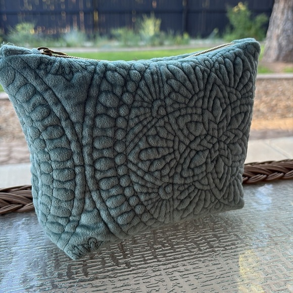 Quilted Teal Pouch 9x 7 - Picture 8 of 8